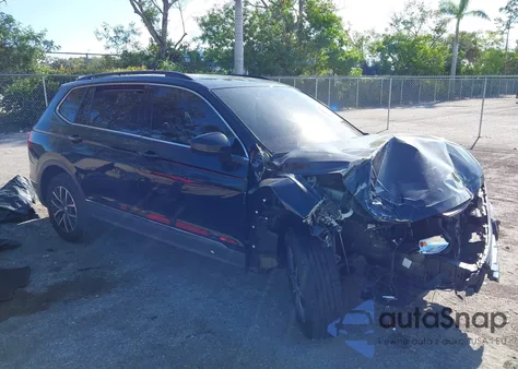 2020 Volkswagen Tiguan 2.0T Se/2.0T Se R-Line Black/2.0T Sel из США, поврежденный, VIN 3VV3B7AX5LM035504